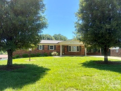 620 Central St, Hudson, NC, 28638-2710 | Card Image