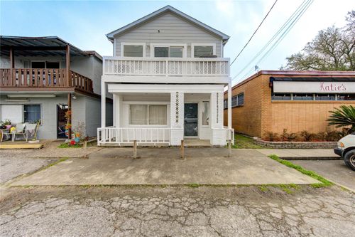 313 Grand Ave, Bacliff, TX, 77518-1462 | Card Image