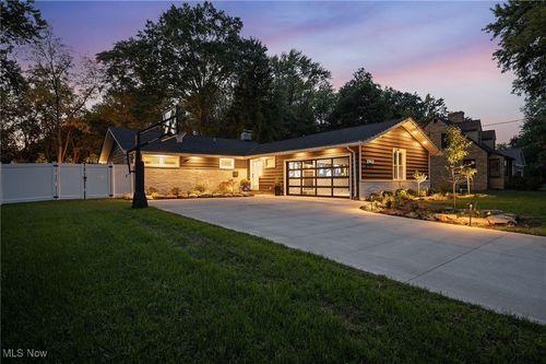 2742 Horseshoe Blvd, Westlake, OH, 44145-3627 | Card Image