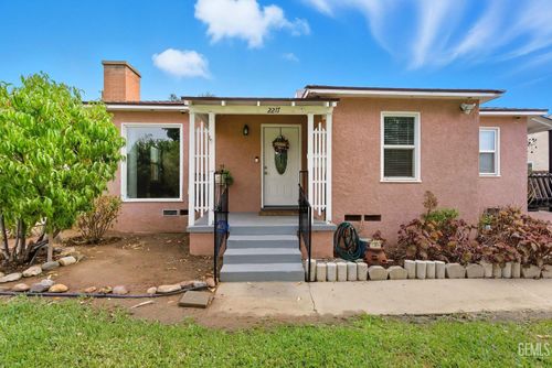 2217 Thelma Dr, Bakersfield, CA, 93305-2949 | Card Image
