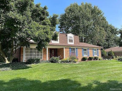 5184 Hertford Drive, Home with 4 bedrooms, 2 bathrooms and null parking in Troy MI | Image 2