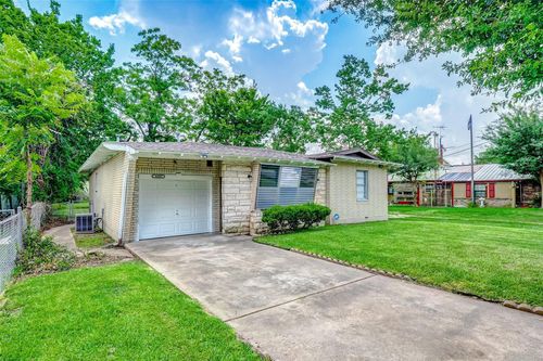 4440 Castor St, Houston, TX, 77022-3504 | Card Image