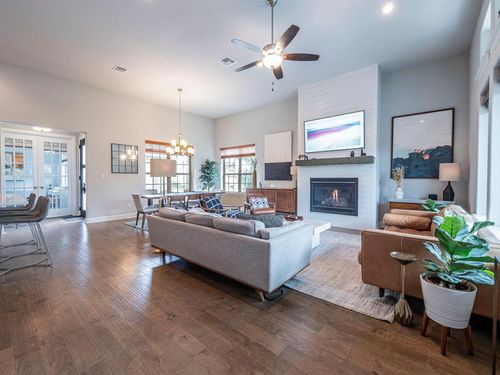 114 Loysoya St, Bastrop, TX, 78602-2041 | Card Image