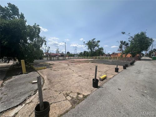 4255 E Natural Bridge Ave, Saint Louis, MO, 63115-3313 | Card Image
