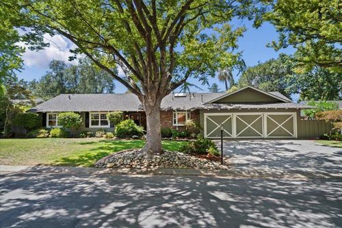 688 Kingswood Way, Los Altos, CA, 94022-1623 | Card Image