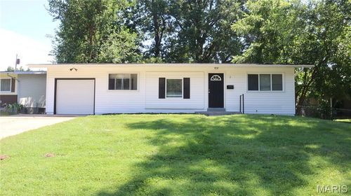 2 Carson Ct, Florissant, MO, 63033-5905 | Card Image