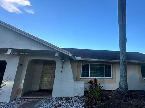 3905 E Woodscape Dr, Miramar, FL, 33023-6631 | Card Image