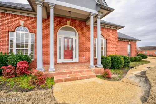 6384 Acree Woods Dr, Olive Branch, MS, 38654-7135 | Card Image