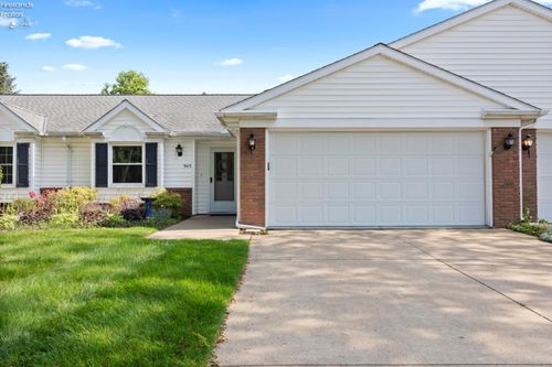 943 Hidden Valley Dr, Huron, OH, 44839-2686 | Card Image