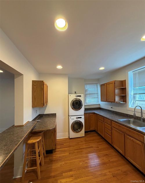 3r-837 White Plains Rd, Scarsdale, NY, 10583 | Card Image