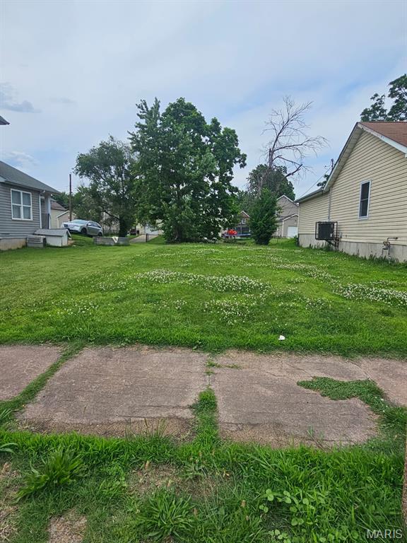 Land in St Louis 2
