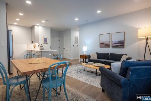 660 Bloomfield Ave, Bloomfield, NJ, 07003-2511 | Card Image