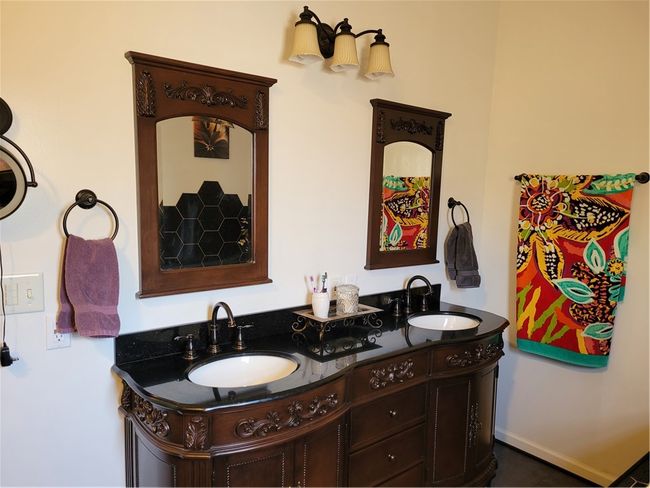 Master bath - vanity | Image 20