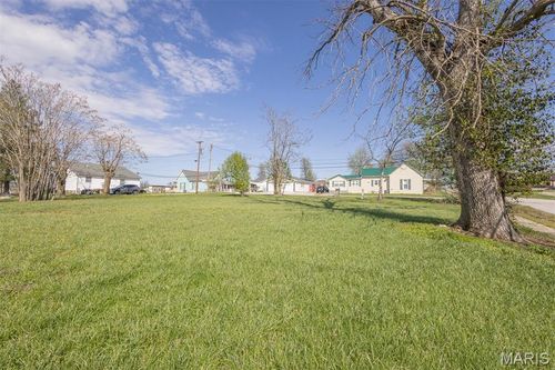 309 E Jefferson St, Perry, MO, 63462-1135 | Card Image