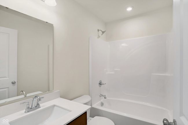 134 Maxim Ct, Condo with 2 bedrooms, 2 bathrooms and null parking in Cumberland IN | Image 12