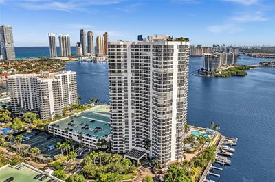 411 - 3530 Mystic Pointe Dr, Condo with 2 bedrooms, 2 bathrooms and null parking in Aventura FL | Image 1