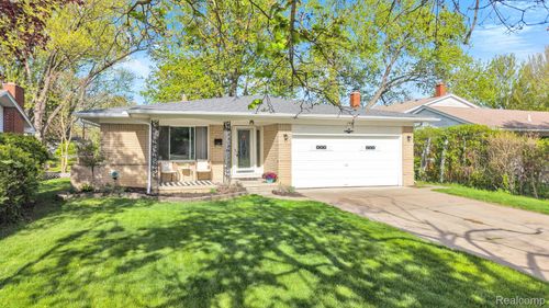 17836 Poplar St, Riverview, MI, 48193-7646 | Card Image