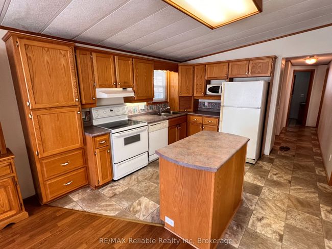 49 Cherokee Lane, Home with 2 bedrooms, 1 bathrooms and 2 parking in Goderich ON | Image 16