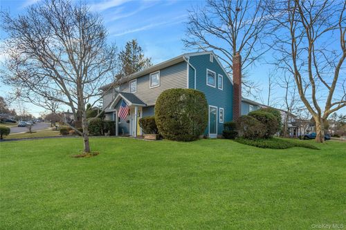 3 Dover Lane, Oyster Bay, NY, 11804 | Card Image