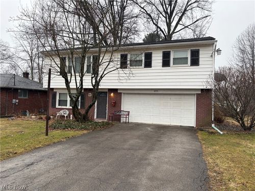 3895 Ayrshire Dr, Youngstown, OH, 44511-1121 | Card Image