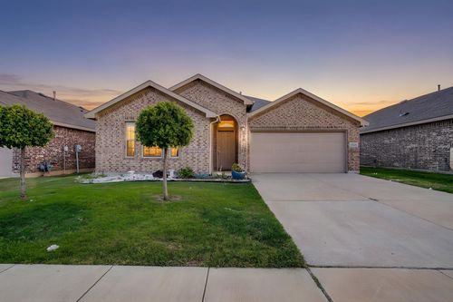 8925 Finn Ln, Fort Worth, TX, 76131-3406 | Card Image