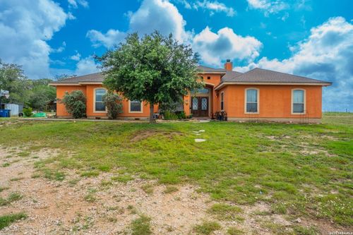 810 Mockingbird Ln, La Vernia, TX, 78121-5157 | Card Image
