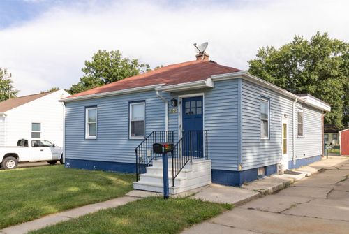 1121 Patton Ave, Waterloo, IA, 50702-3325 | Card Image