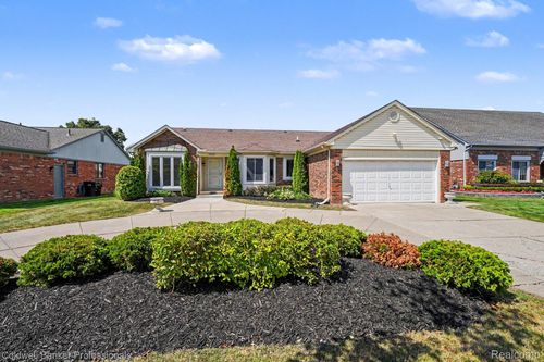 2585 Tiverton Dr, Sterling Heights, MI, 48310-6967 | Card Image