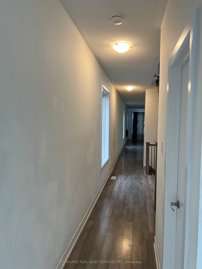 48 Donald Fleming Way, Condo with 4 bedrooms, 3 bathrooms and 1 parking in Whitby ON | Image 4