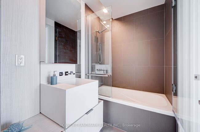 6108 - 1 Bloor St E, Condo with 2 bedrooms, 2 bathrooms and 1 parking in Toronto ON | Image 34