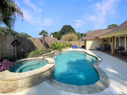 19617 Hoo Shoo Too Rd, Baton Rouge, LA, 70817-8028 | Card Image