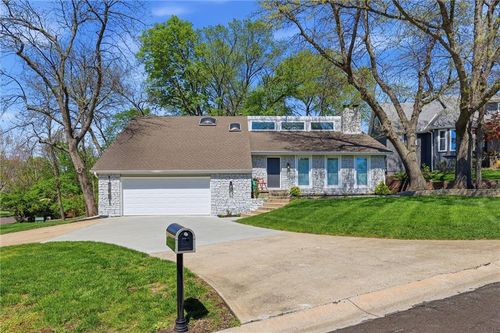 10661 Riggs Dr, Overland Park, KS, 66212-1819 | Card Image