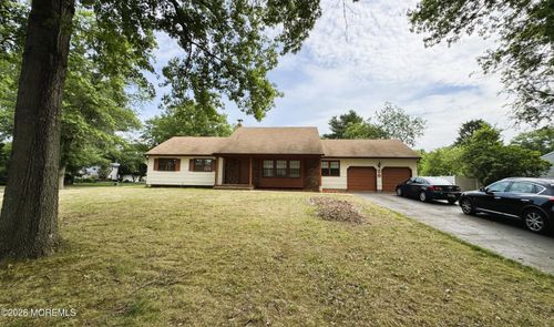 26 Sherwood Dr, Freehold, NJ, 07728-1327 | Card Image