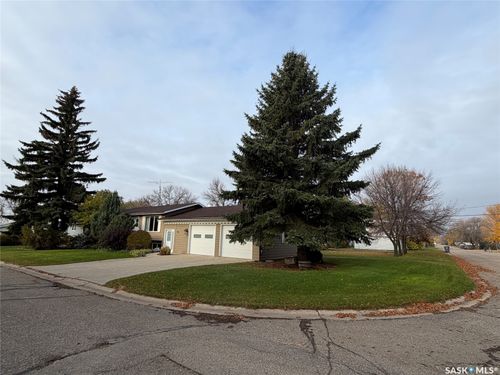 304 1st Street E, Carnduff, SK, S0C0S0 | Card Image