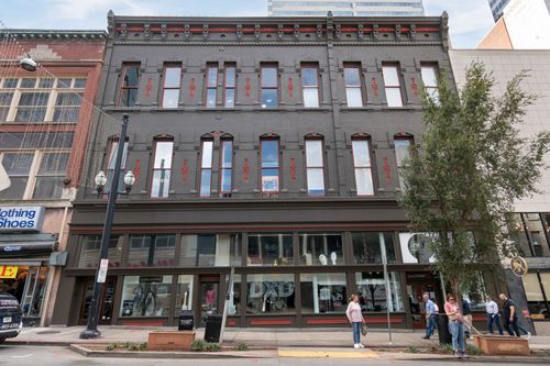 apt-400-231 Rep John Lewis Way N, Nashville, TN, 37219-1932 | Card Image