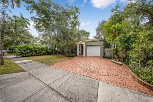 670 Ne 56th St, Miami, FL, 33137 | Card Image