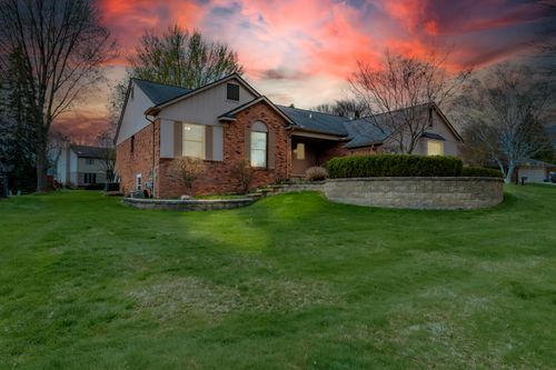 631 Heritage Ln, Rochester Hills, MI, 48309-1535 | Card Image