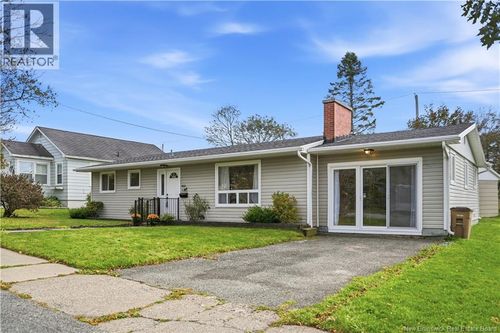 460 Lawrence St, Saint John, NB, E2M2Z2 | Card Image