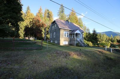 431 Alexander Rd, House other with 4 bedrooms, 1 bathrooms and 4 parking in Nakusp BC | Image 3