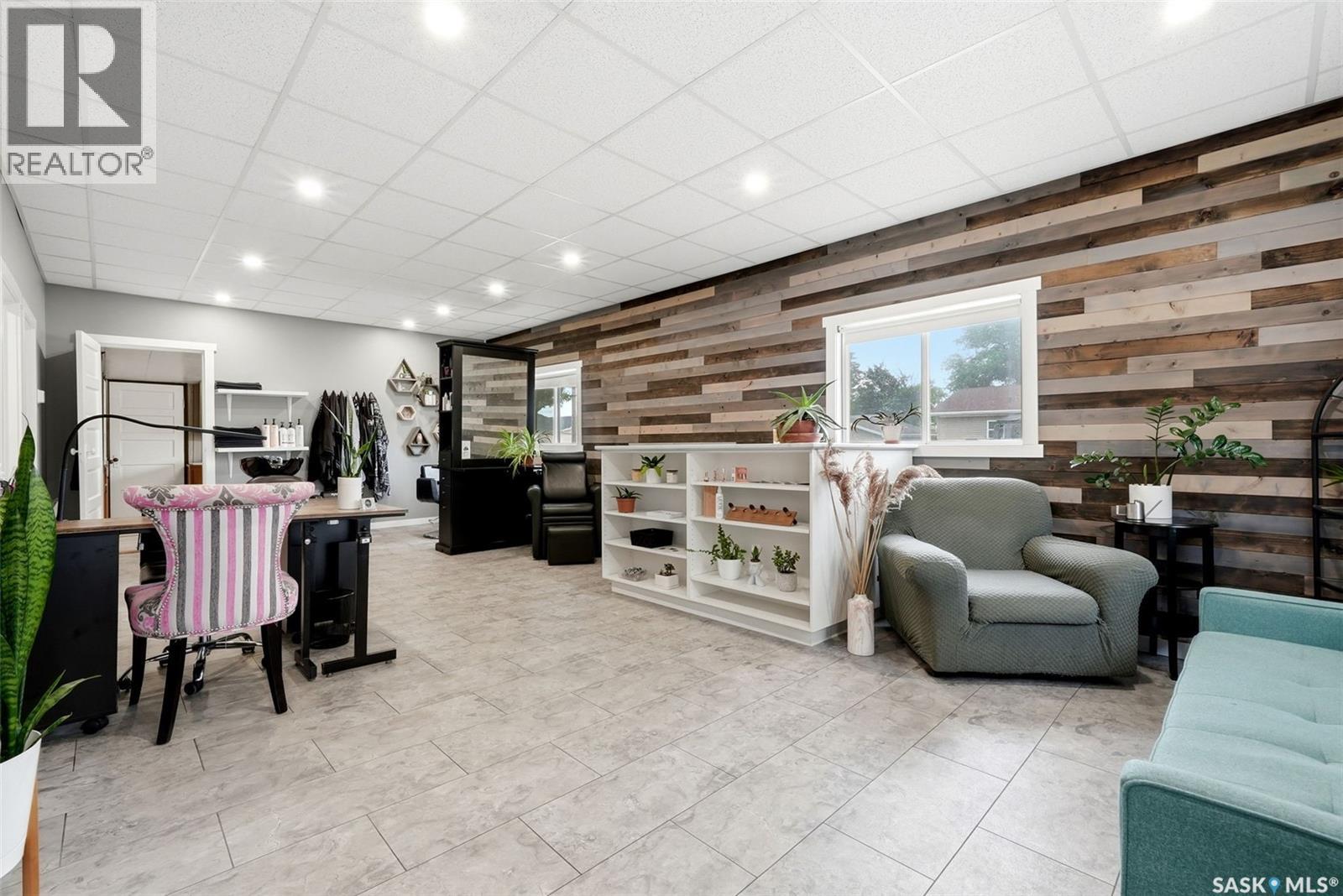 Commercial Sale in Southey 3