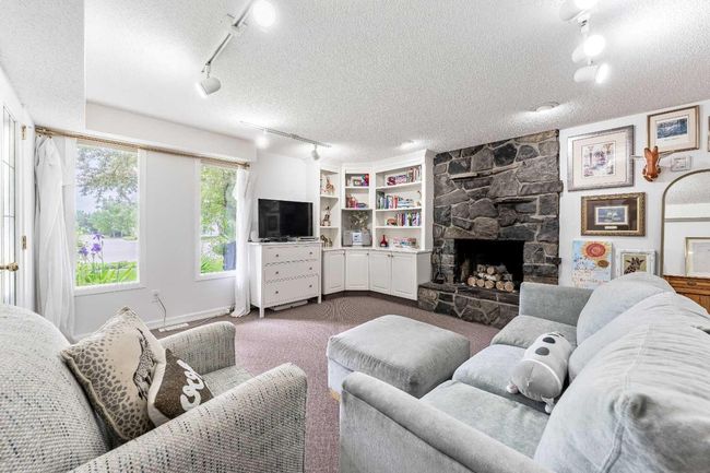 2328 Uxbridge Drive Nw, House other with 3 bedrooms, 3 bathrooms and 5 parking in Calgary AB | Image 29