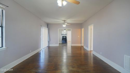 1529 S Jefferson St, Webb City, MO, 64870-2906 | Card Image