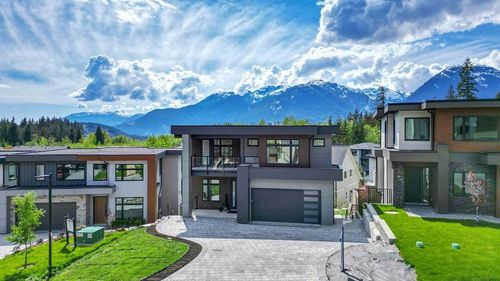 7 - 3385 Mamquam Road, House other with 6 bedrooms, 5 bathrooms and 4 parking in Squamish BC | Card Image