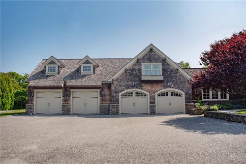58 Ridge Rd, Newport, RI, 02840-3718 | Card Image