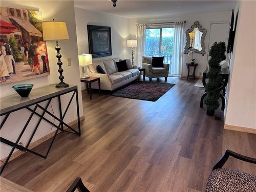 447 W 104th St, Kansas City, MO, 64114-4603 | Card Image