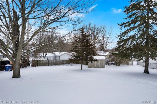 801 Hemlock Dr, Davison, MI, 48423-1927 | Card Image