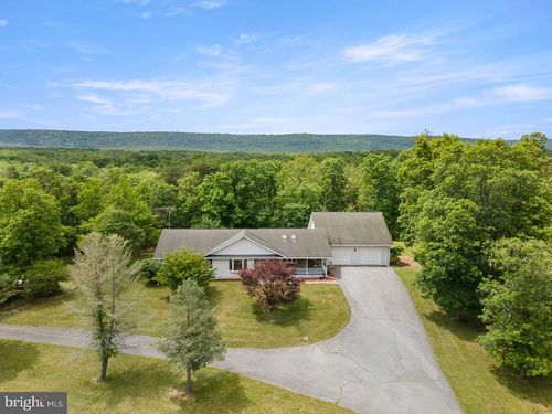 324 Sleepy Creek Rd, HEDGESVILLE, WV, 25427-3083 | Card Image