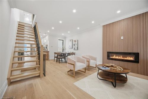 241 Maria St, Toronto, ON, M6P1W6 | Card Image