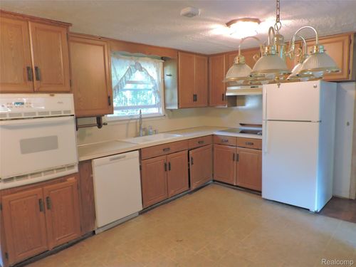 2031 Woodland Pass, Burton, MI, 48519-1323 | Card Image