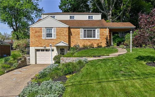 7921 Marmion Dr, Pittsburgh, PA, 15237-2313 | Card Image